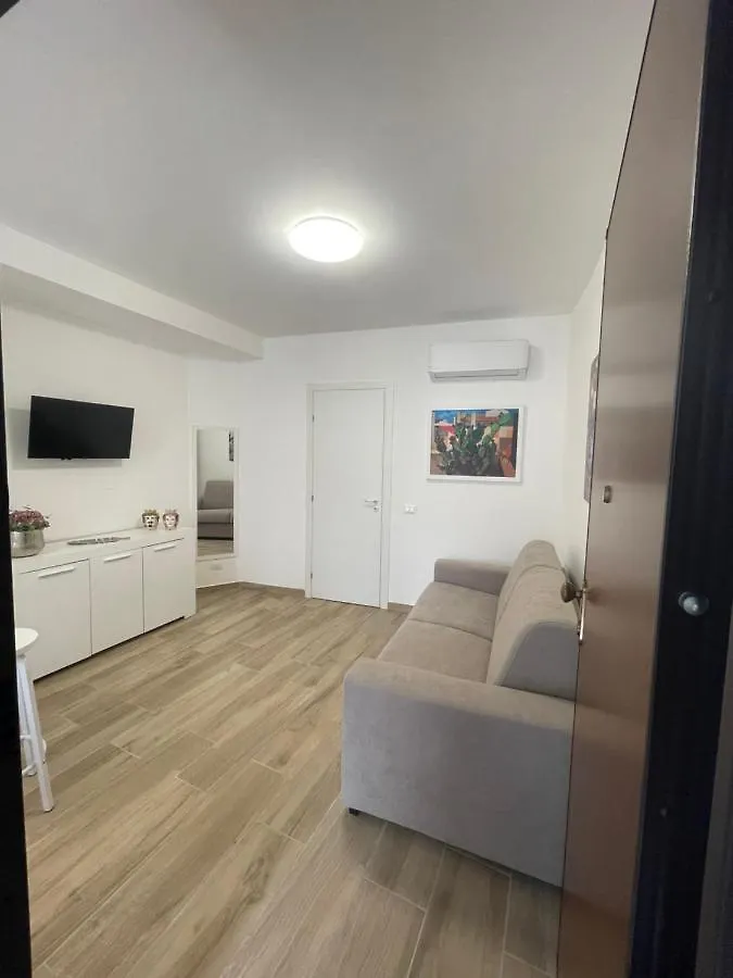 Casa Himera Palermo 0*,